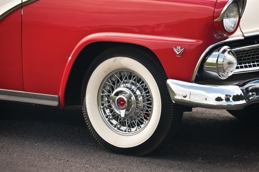  Ford Fairlane Crown Victoria Skyliner 1955 года  (фото 16 из 36)